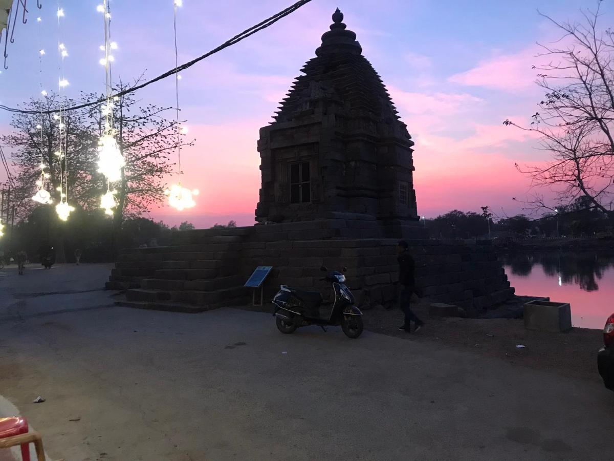 Friends In Khajuraho Apartment Exterior photo